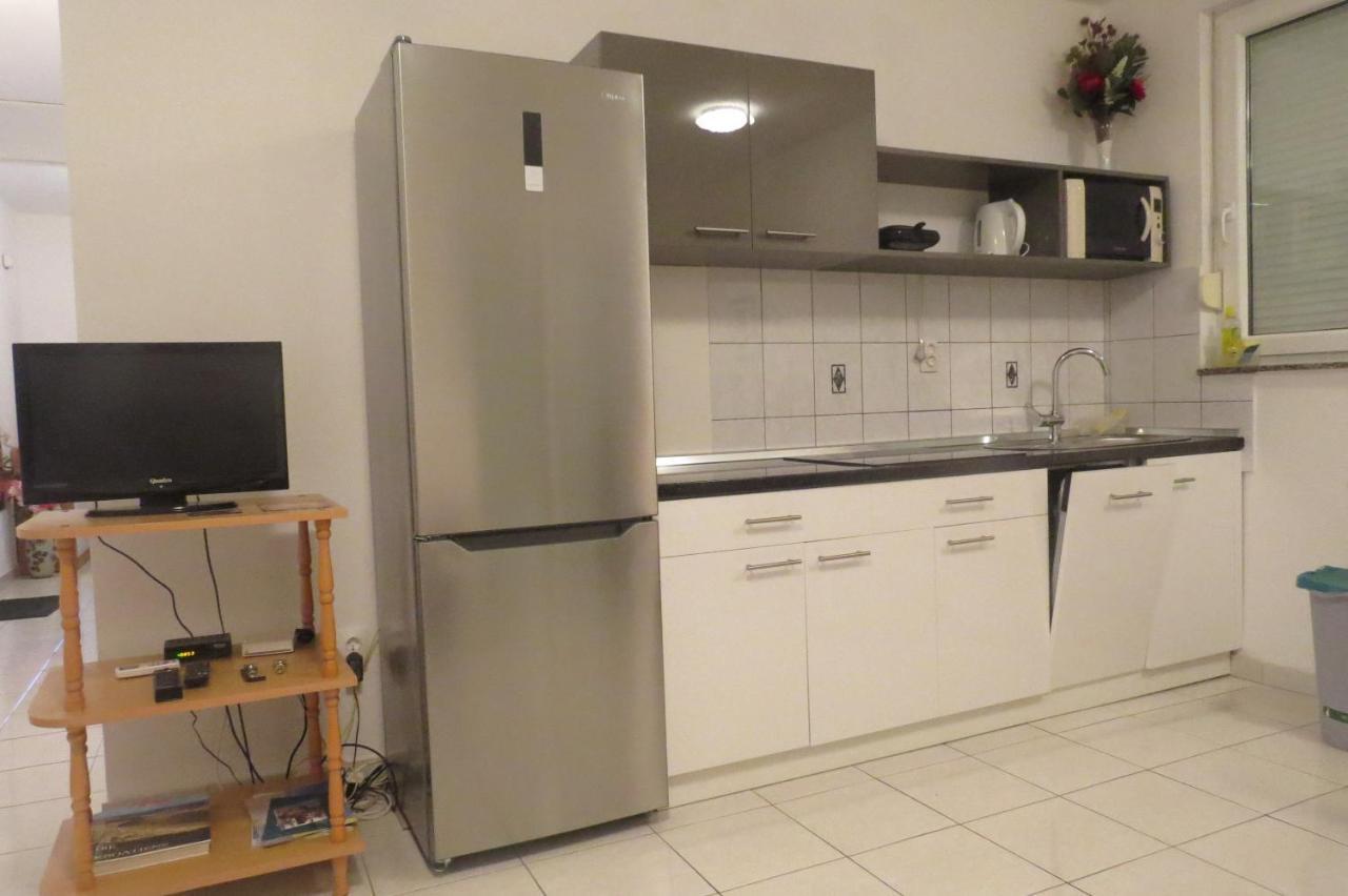 Apartamento Modra Kuca Mandre Exterior foto